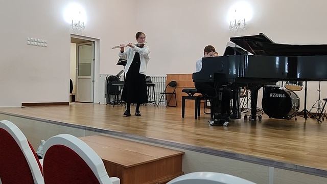 Сиднина Мария 13 лет.За роялем Стефан Пивоварски 13 лет.mp4