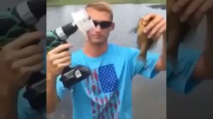 Не очень сообразительный, не понимает, что такое удочка.