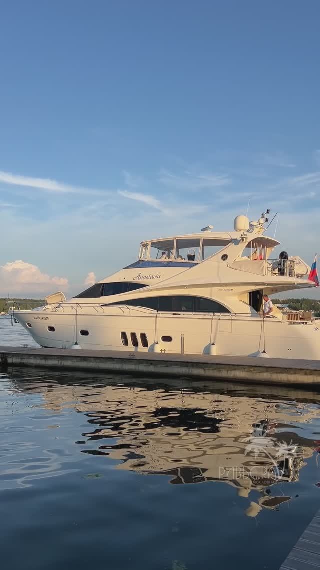 Американская моторная яхта Marquis 690 в Подмосковье