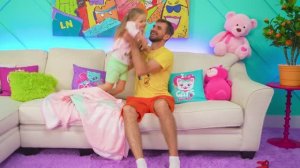 Настя рассказывает весёлую историю про спящего папу