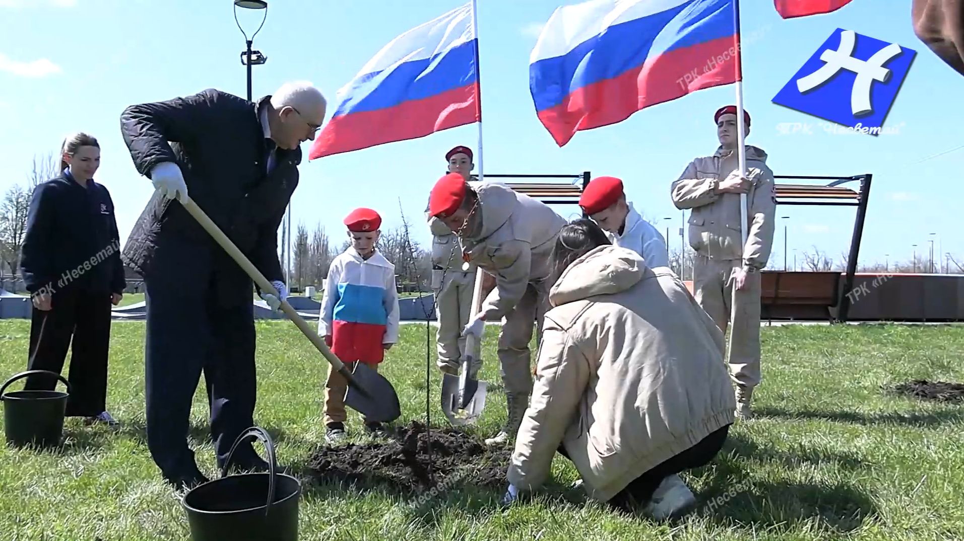 Посадить дерево - семейная традиция