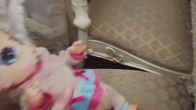 приветик мальчики и девочки извините за оцуцвие 😿