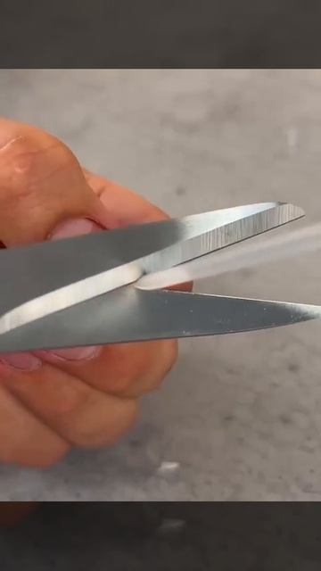 Лёгкий способ починить бретельки.

Лайфхак👌