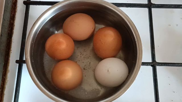 Очень быстро яйца)