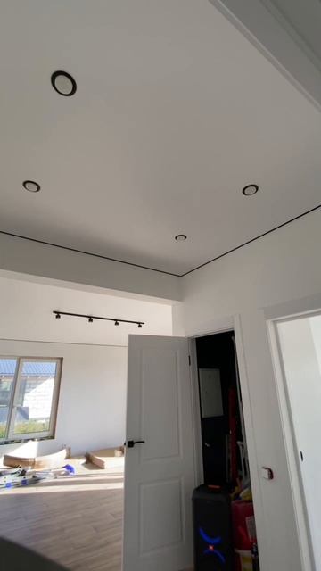 Натяжной потолок в загородном доме