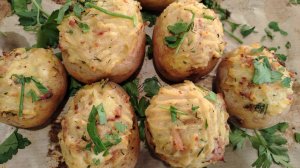 Картофель фаршированный в духовке