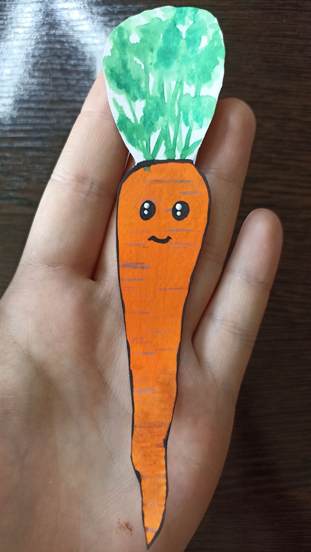 Сделала закладку для книги в виде морковки