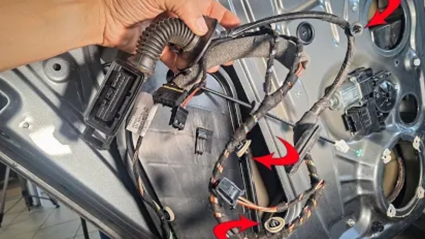 Как снять проводку задней двери и не сломать клипсы креплений: Шкода Октавия А7