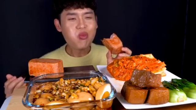 Мукбанг рис , яйца с овощами , кимчи🍜 много еды Еда на камеру