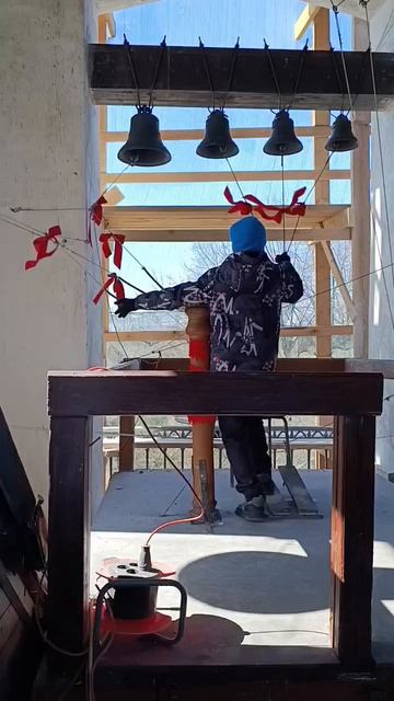 пасхальные праздничный звон в храме в храме Александра Невского церкви князя благоверного Алексей