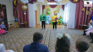 Два брата из тетрадки: плюс и минус на утреннике решили проверить знания ребят - видео в каждый сад