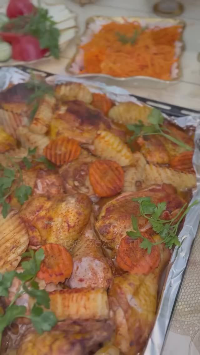 Запечённая курица с картофелем.