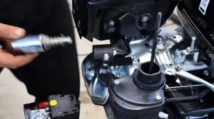 Мощность: Бензиновый двигатель объемом 420 куб.см более чем в два раза больше, чем 200 куб.см, котор