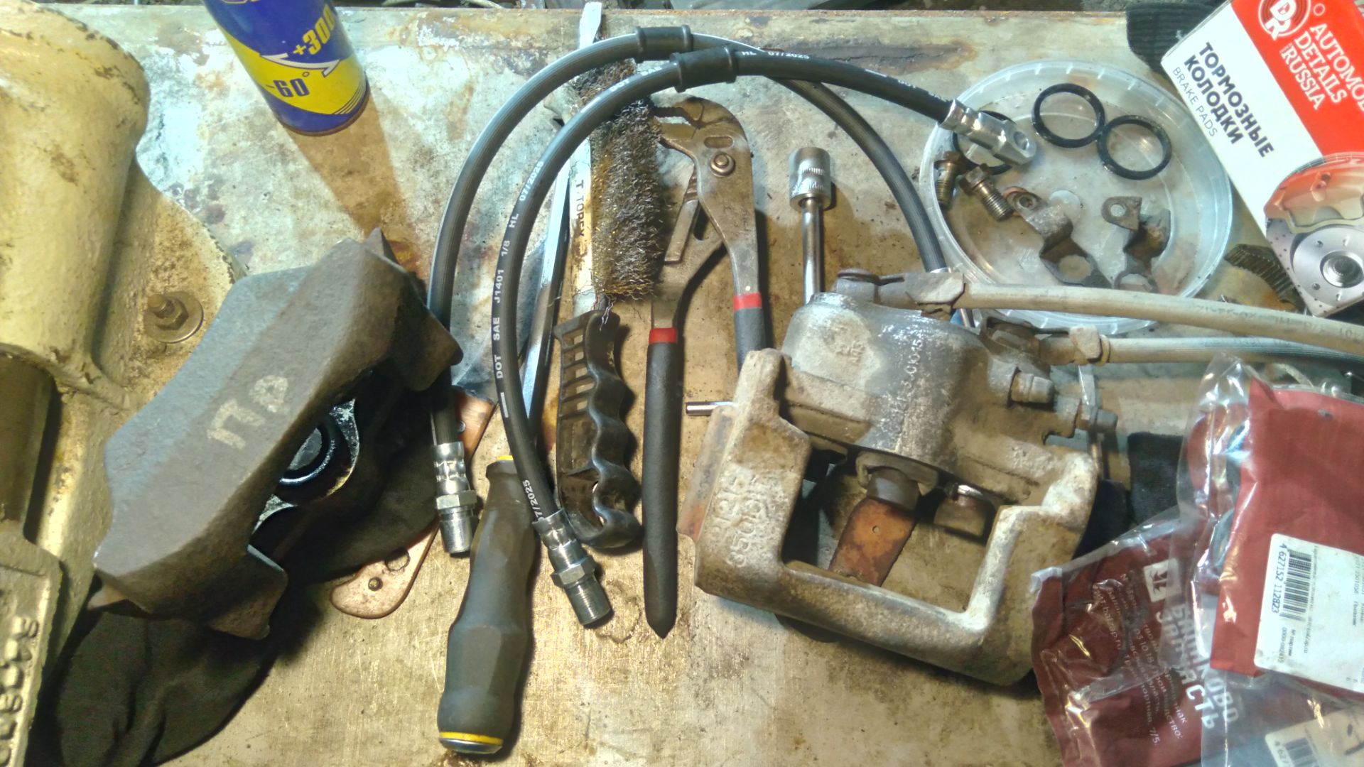 Ремонт Нивы 21213. Передние тормоза и пыльник ШРУС.