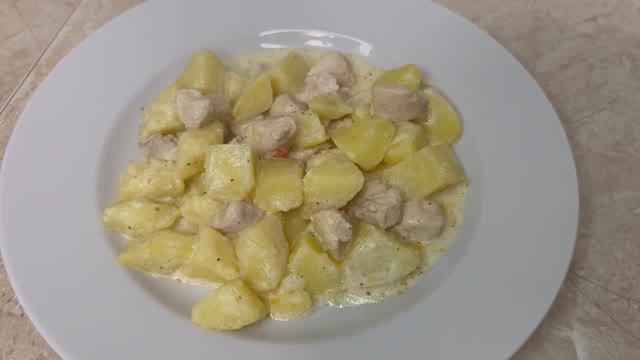 Картошка в сливочно чесночном соусе