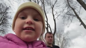 Ева скатывается с горки