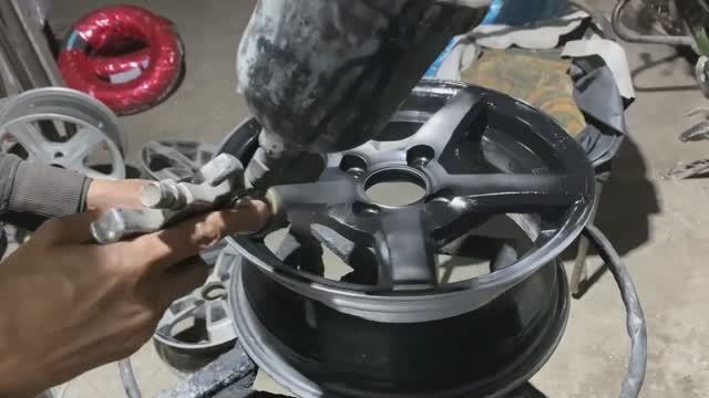 Пакистанский ремонт литого колёсного диска