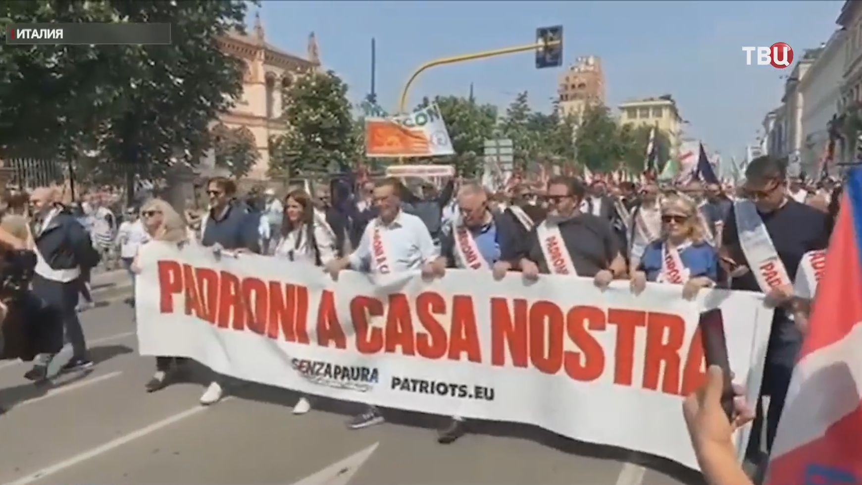 В Милане на улицы вышли тысячи недовольных политикой ЕС