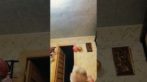 Вика делает что-то