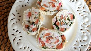 Закусочный рулет с форелью, творожным сыром. Прекрасная альтернатива бутербродам.