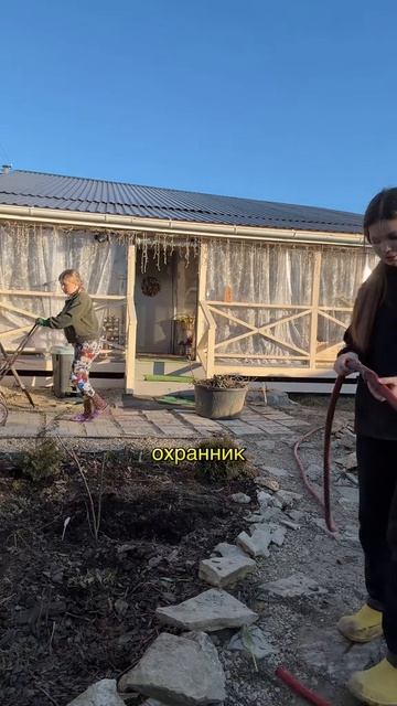 С чего начался наш воскресный день #уралочка #деньвдеревне #огород #свойдом