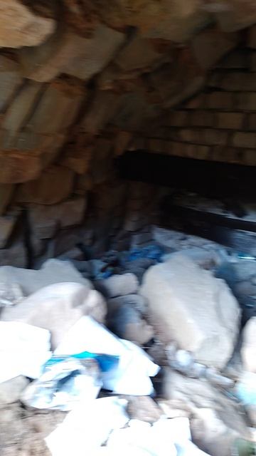 Обнаружил забутованные бетонными плитами старинные каменоломни в горе Алчак-Кая