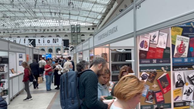 Сегодня открылась Non/fictioNвесна 2026 / Что есть на главной книжной ярмарке? / Обзор-прогулка