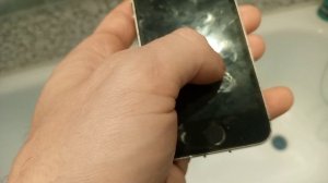 Почему iphone не включается на экране нет даже батарейки у кого такое было?