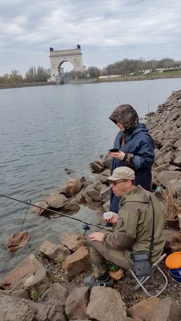 У воды прохладно, греемся кофе☕️🙂