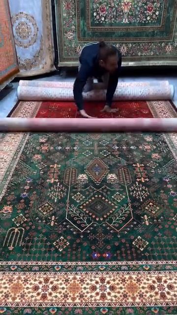 Шелковый иранский ковер с геометрическим орнаментом