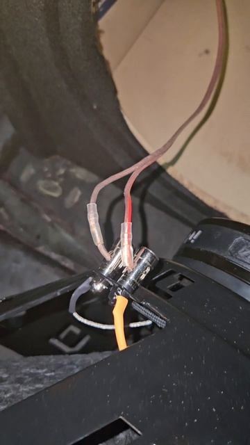 Установка сабвуфера Piranha 15 V.2 в Mazda 3 BL