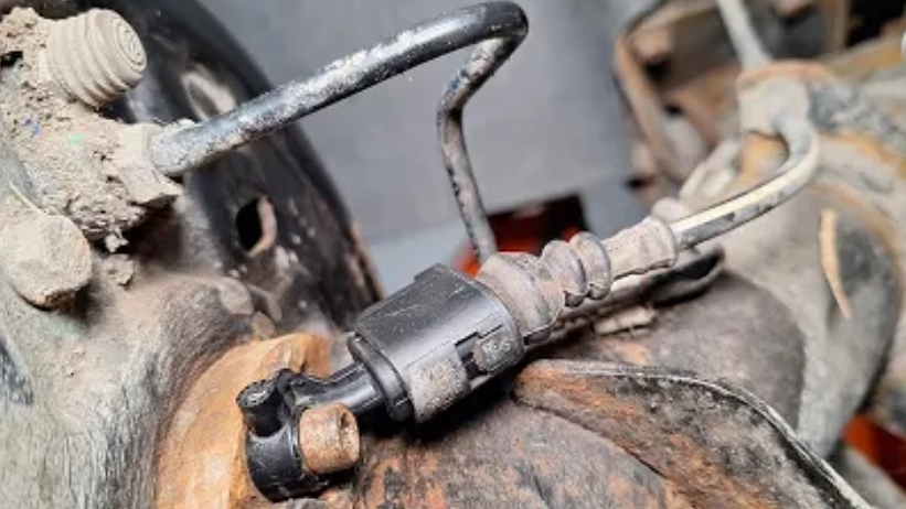 Замена датчика частоты вращения (ABS) заднего колеса Фольксваген Поло Седан