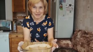 Вернулась домой. Встретил, соскучились.