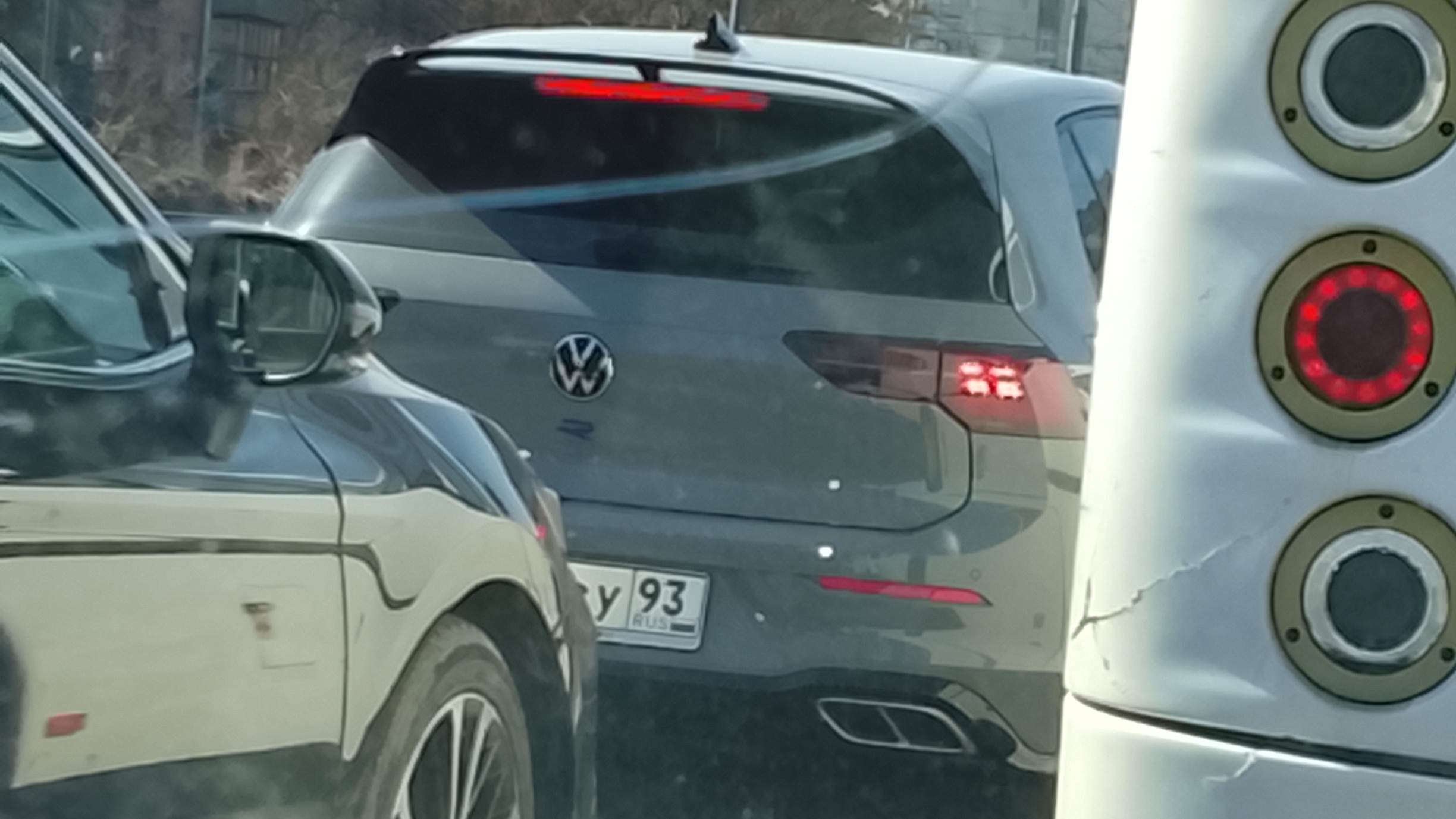 попробуй не смеяться)