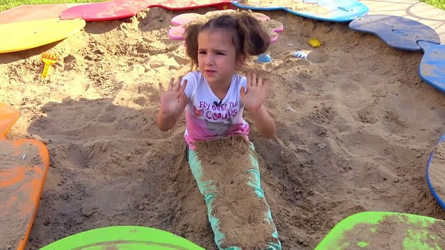 Камиль как НЯНЯ Аминка НЕ ХОЧЕТ Слушаться кикидо