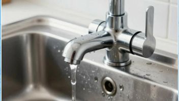 Демонтируем не снимаемый смеситель.