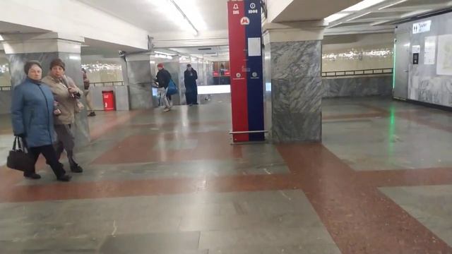 Станция метро поезд пассажир интерьер Москва Сокольники