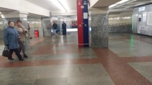 Станция метро поезд пассажир интерьер Москва Сокольники