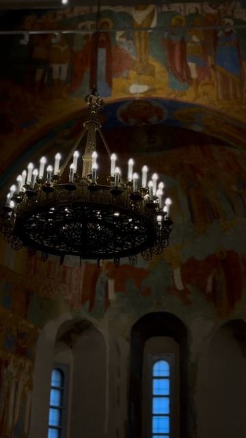 Светилен Пасхе, сербский распев, в умиротворяющем исполнении хора «Параклит»