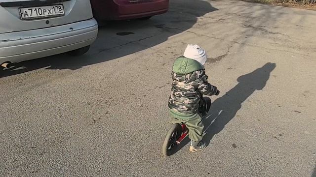 Валера на беговеле.mp4