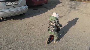 Валера на беговеле.mp4