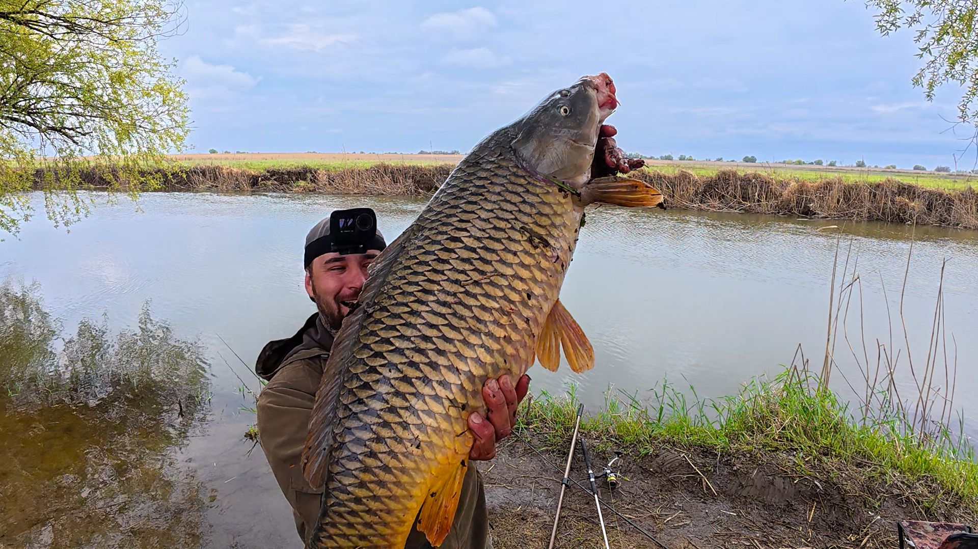 НИ ФИГА СЕБЕ! ВОТ ЭТО САЗАН! СУМАСШЕДШИЙ КЛЁВ САЗАНА НА ЖМЫХ. Рыбалка в Астрахани.