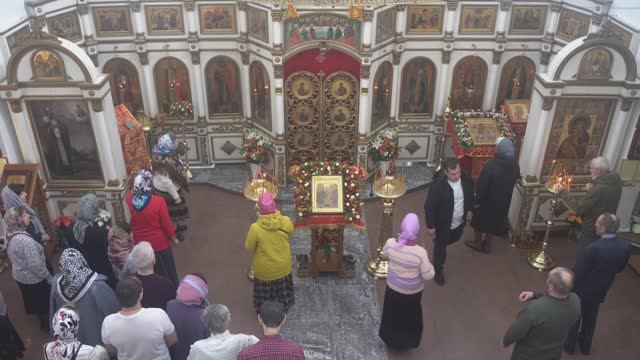 Запись трансляции 19 апреля 8:40. Часы. Литургия