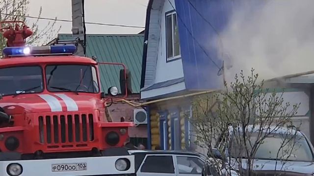 В уфимской Нижегородке загорелась баня