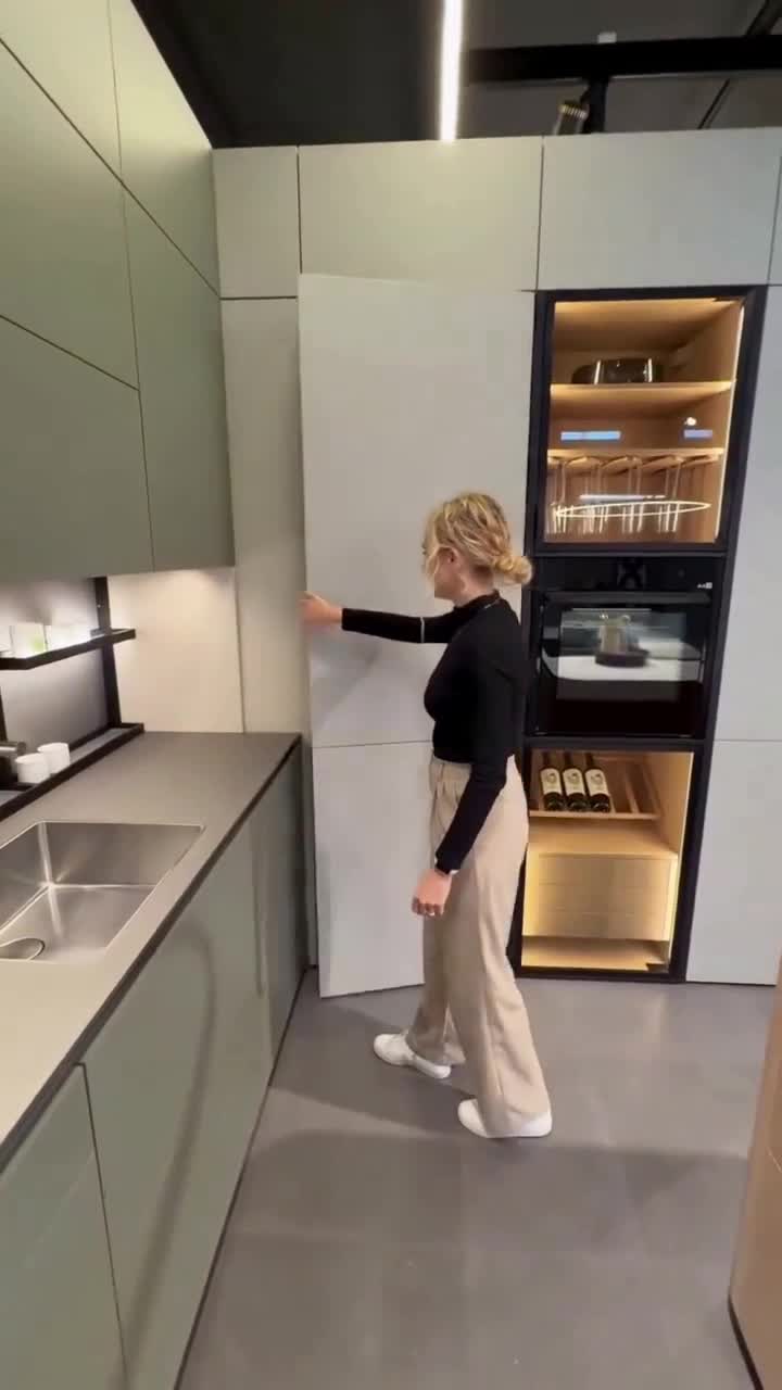 Кухонный угол — это обычно мёртвая зона для сковородок и тоски. Но там можно спрятать половину кв...