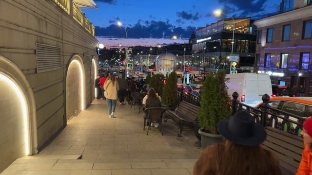 Москва Россия 2026 Ночная прогулка по городу после полуночи и мир роскошной жизни столицы