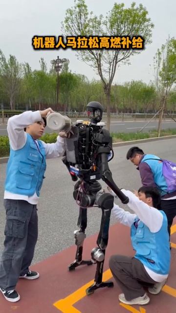 🤖 В Пекине прошёл полумарафон с участием роботов.  Андроид от Honor занял первое место, он пробежал