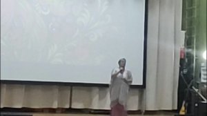 Поём любимые песни."Течёт ручей".