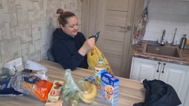 Готовлю, распаковка, перебрала документы, сменила придверный коврик - выходной!)