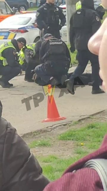 🤔Тенденция?
🇺🇦В Чернигове двое мужчин открыли стрельбу, предварительно, сообщается что по…🔽